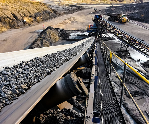 A picture of a coal ore on a conveyor belt for processing.