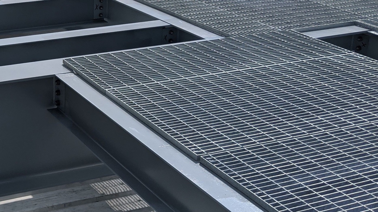 An application photo of edge-banded Bar Grating panels.