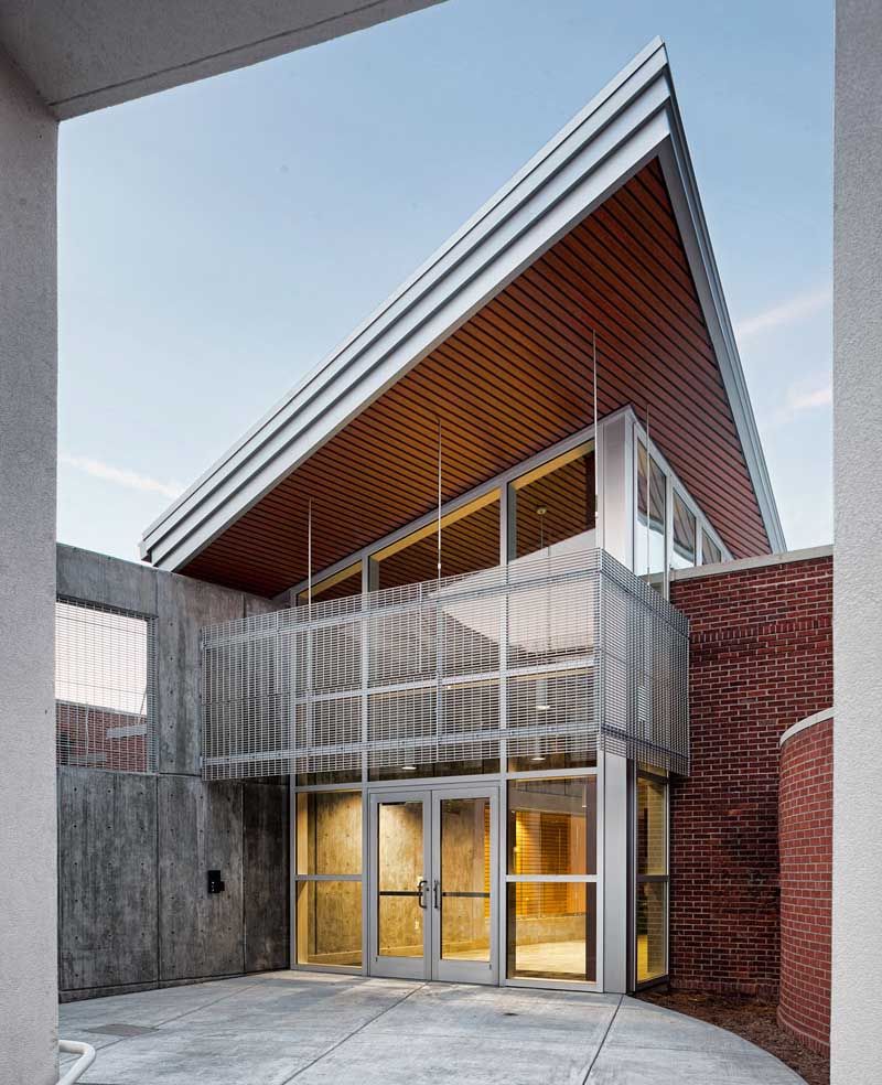The Learning Commons building and Aluminum Bar Grating design above the front doors.