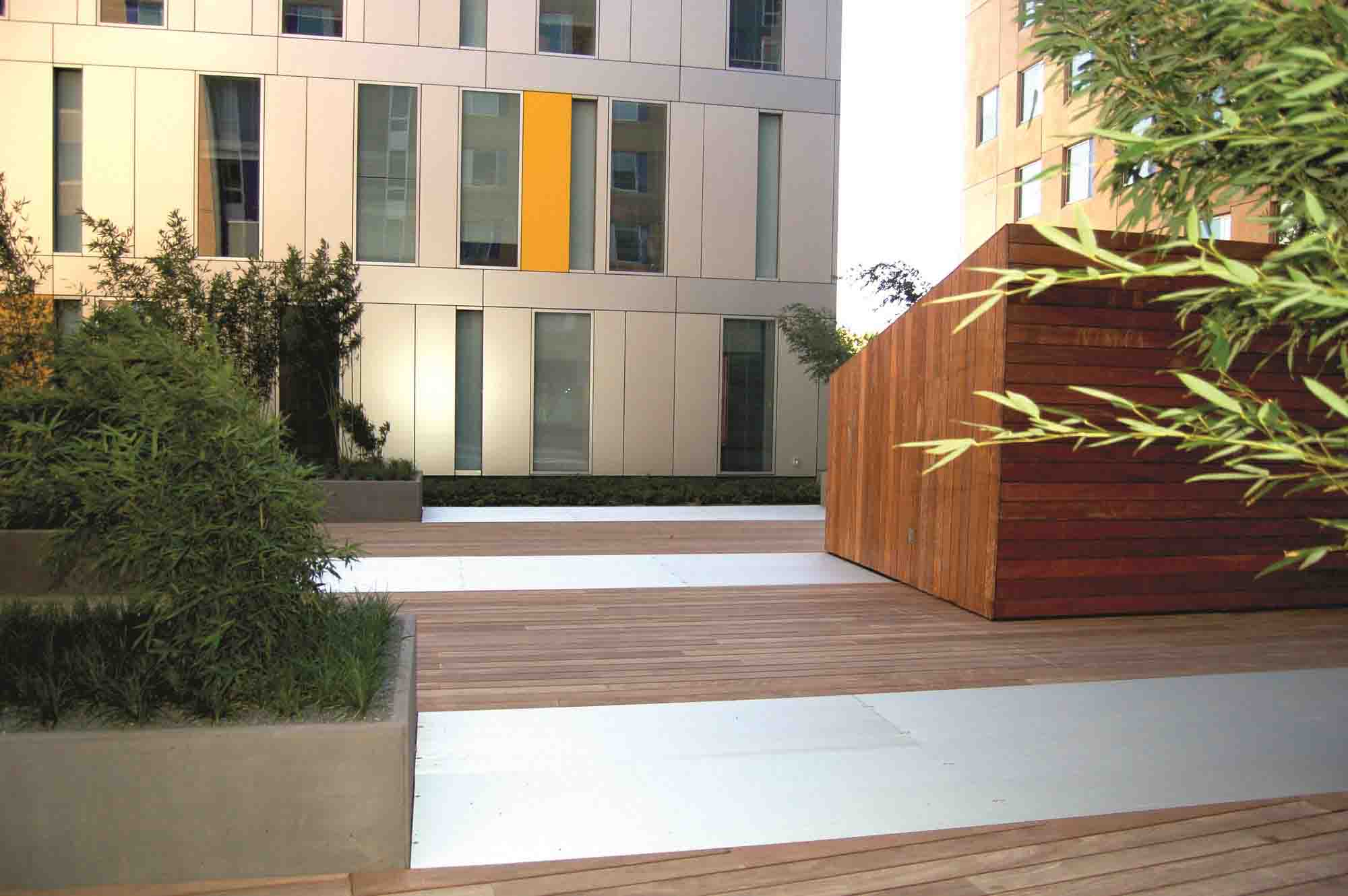 A photo of a Northeastern University rooftop that has Aluminum I-Bar Grating for connector planking.