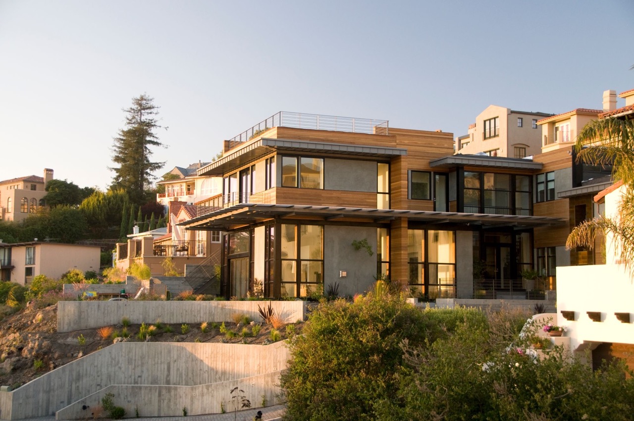 A far-away shot of the Margarido House in California.