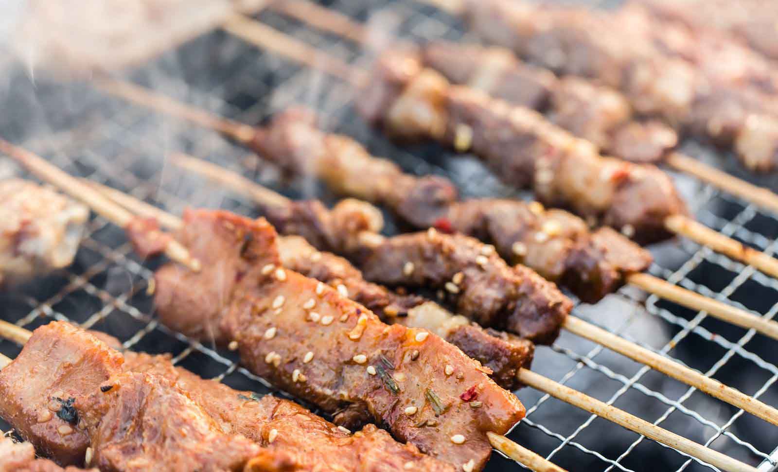 Skewers cooking on top of Intercrimp Wire Mesh.