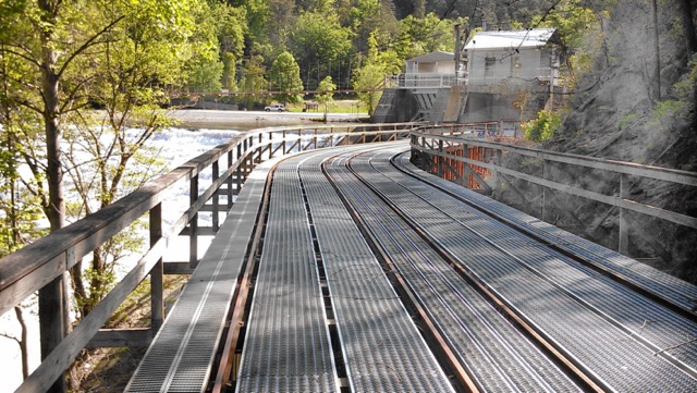 An image of a railway track that is supported by Plank Grating.
