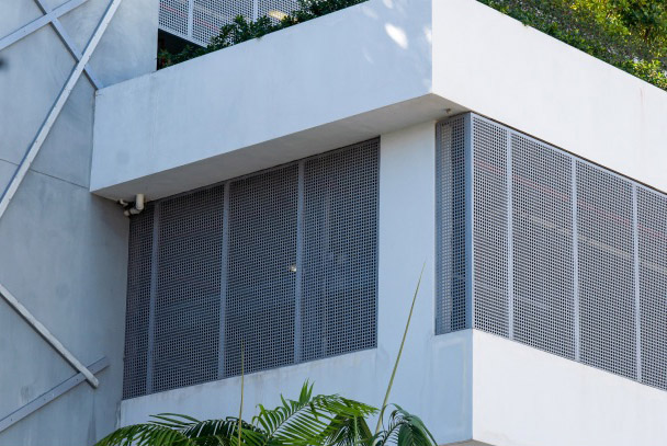 Square Hole Perforated Metal application photo, highlighting its usage on a parking garage.
